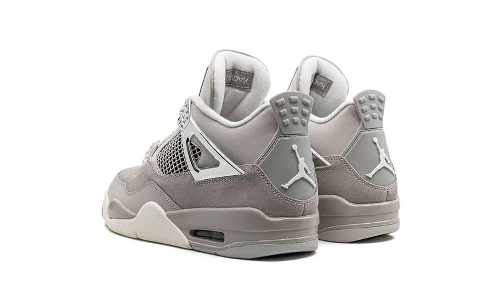 Air Jordan 4 - Frozen Moments