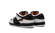 Nike SB Dunk Low - Tightbooth